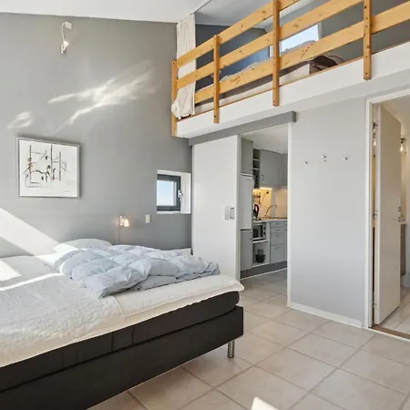 Apartment Bad, Lejl 52