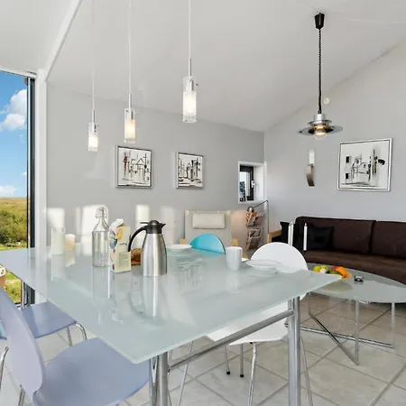 Apartment Bad, Lejl, 52